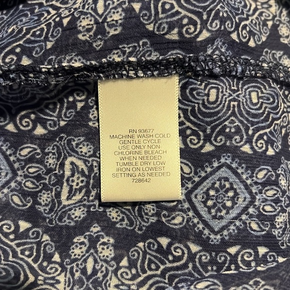 Woman’s blouse - Picture 6 of 6